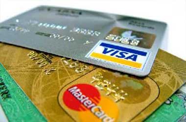 Battle of the Christmas Credit Card Rates Begins